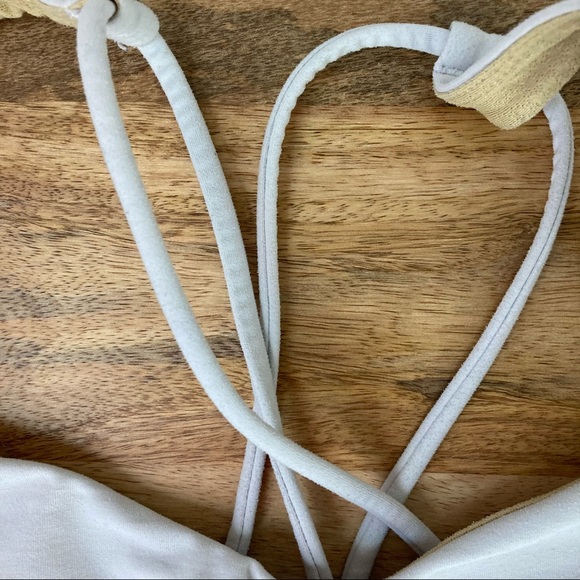 Lululemon Free To Be White Sports Bra - Picture 2 of 6